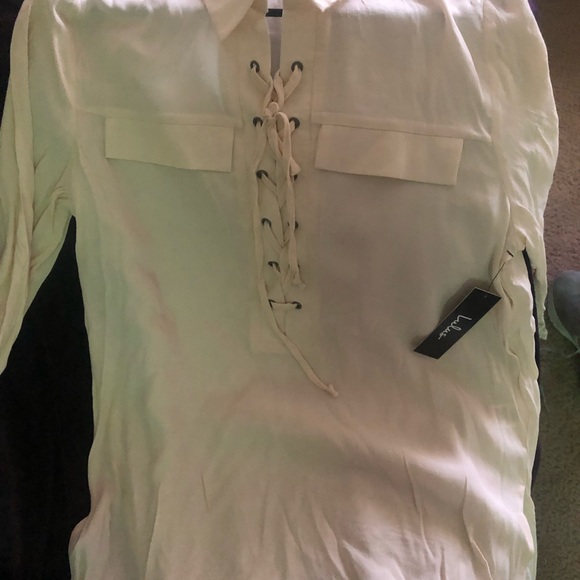 Brand new Lulu’s blouse. Cream color. Size large. - Picture 4 of 5